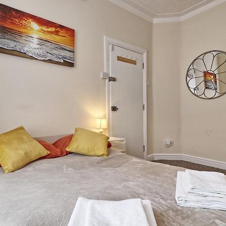 Lovely 1-Bedroom Condo Near The Sea Front 사우스엔드온시 외부 사진