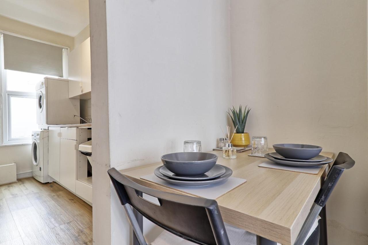 Lovely 1-Bedroom Condo Near The Sea Front 사우스엔드온시 외부 사진